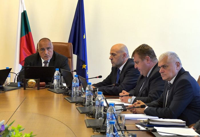 Премиерът Бойко Борисов и министрите му направиха последното разпределение на парите за общините на 1 август.