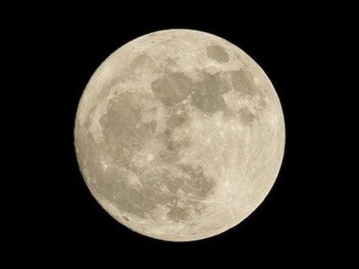 Тази вечер се наблюдава втората за годината "супер Луна"