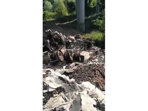 Тир падна от магистралата върху жп линията между гара Яна и Мусачево, шофьорът загина (видео)